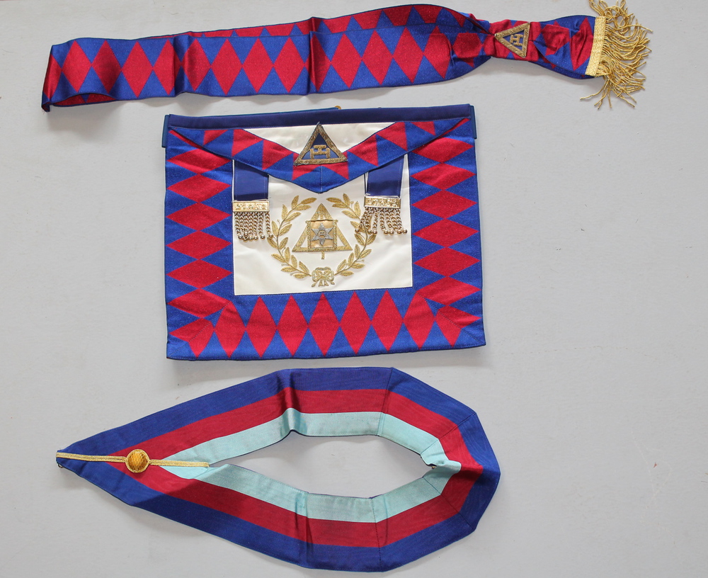 Lot No 652 Masonic, a Royal Arch Supreme Grand Chapter Officer's apron