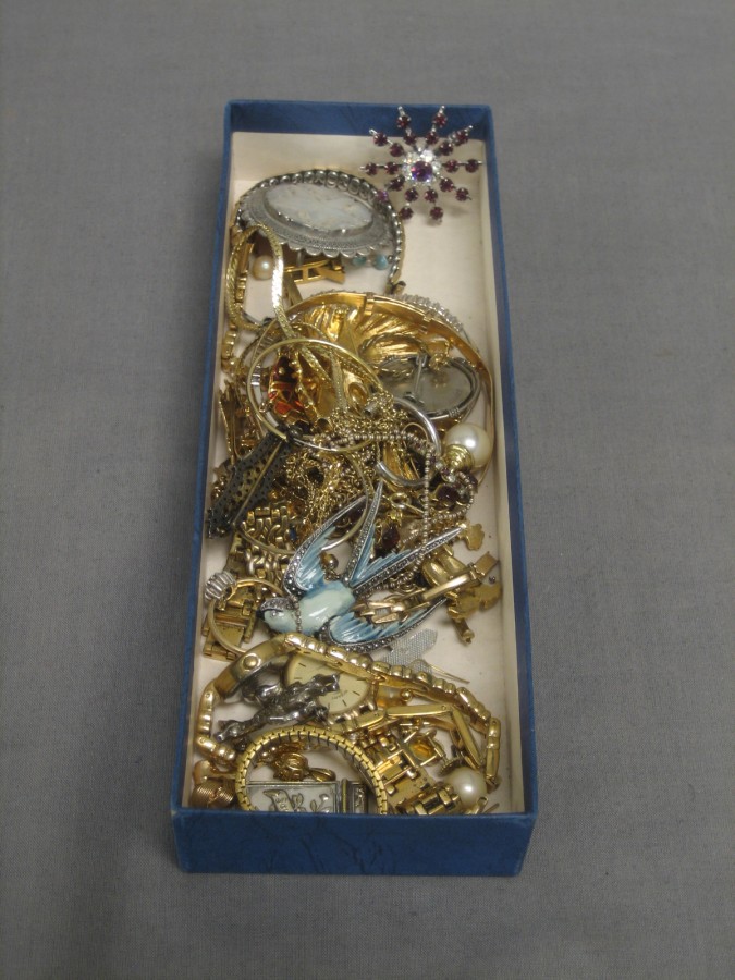 A collection of costume jewellery 12th May 2010 Denhams