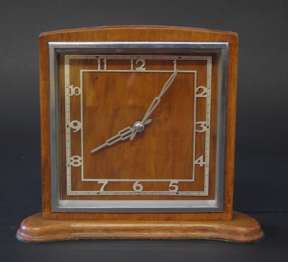 An Art Deco Smiths electric mantel clock with Arabic 14th December