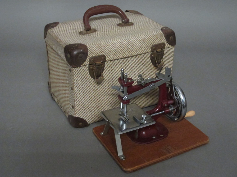 'childs+vulcan+sewing+machine' in Denhams past antique auctions - Denhams