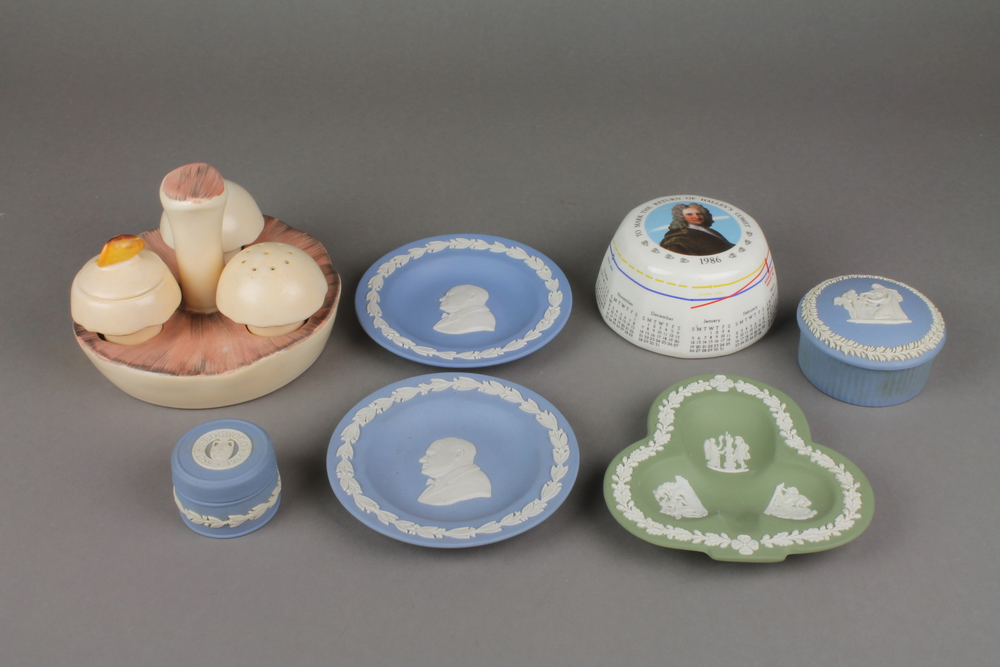 A Carltonware novelty condiment set in the form of an 18th June 2014