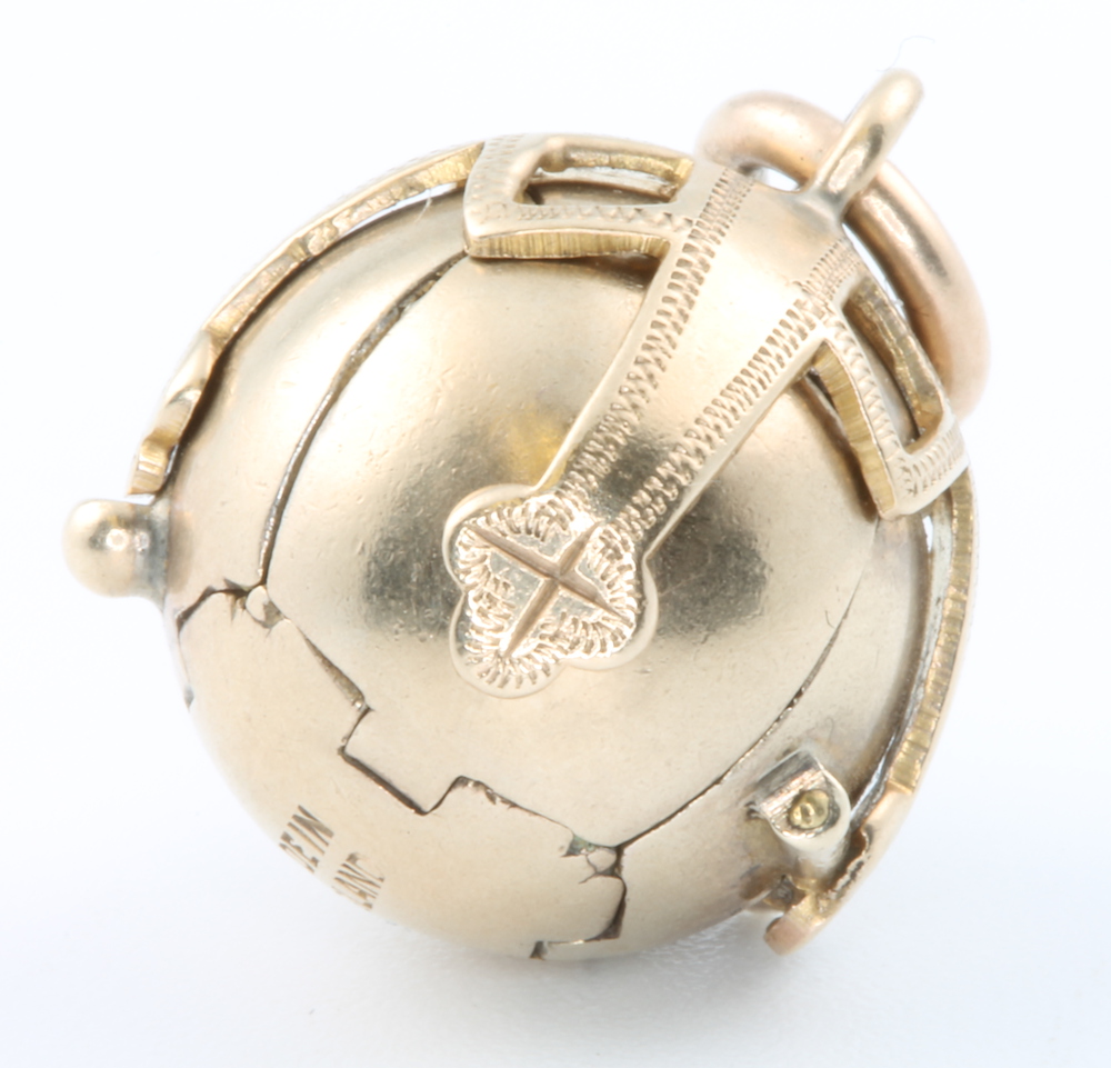 A 9ct yellow gold Masonic ball/cross 17th May 2017 Denhams