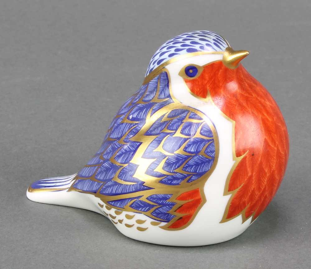 A Royal Crown Derby paperweight in the form of a robin 9th August