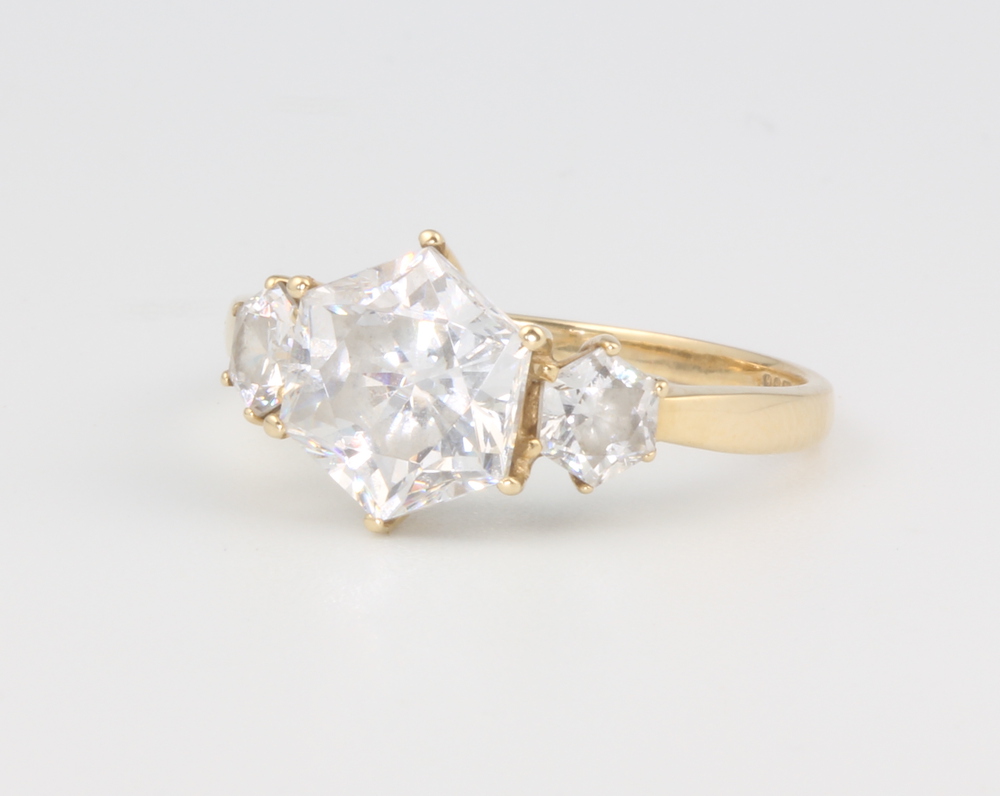 a-14ct-yellow-gold-paste-set-ring-size-o-2-7-grams-15th-july-2021