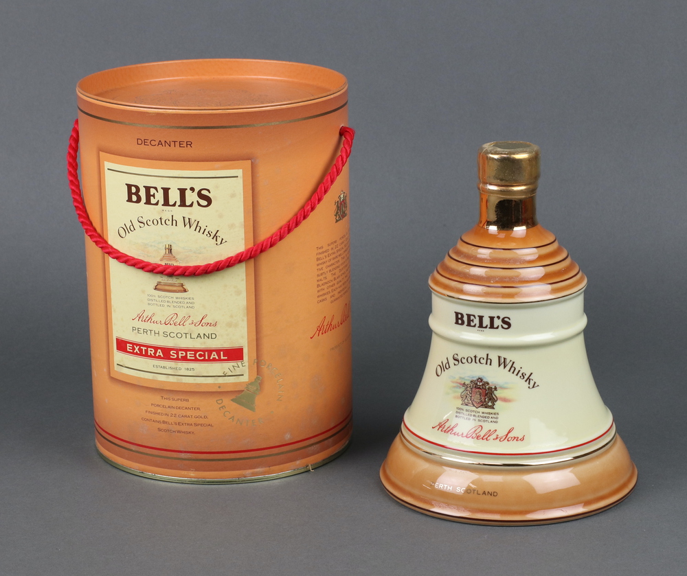 A 70cl Wade bell shaped decanter of Bells whisky 25th January 2023
