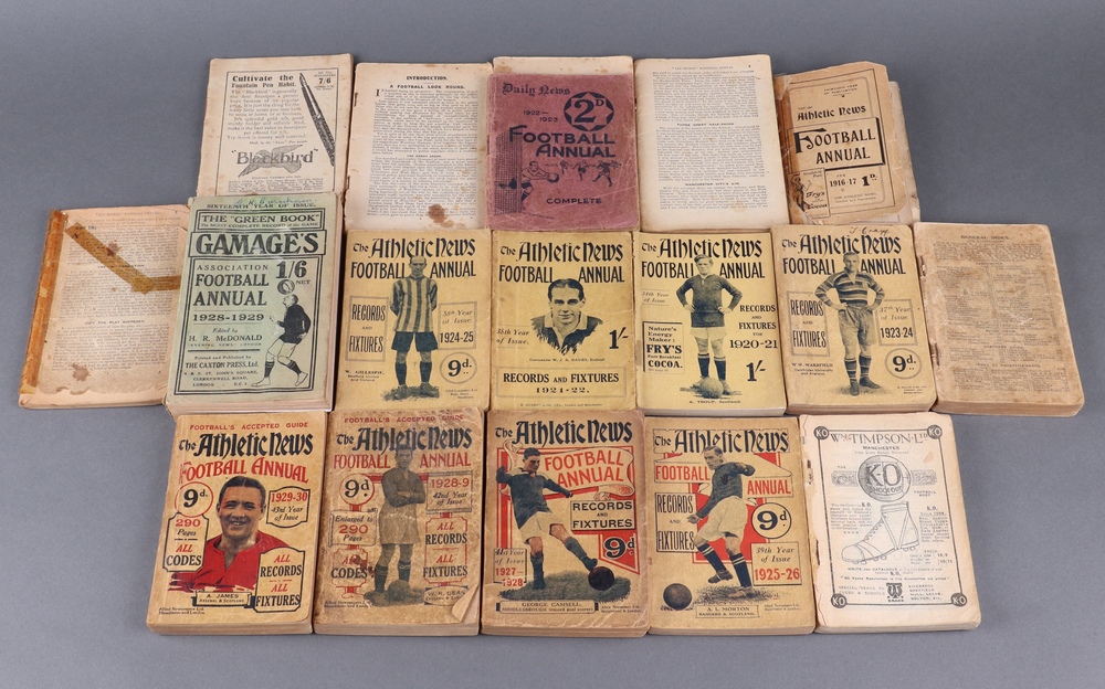 Médaillette Football De 1928 - Jeton Sport Argent Plaqué, époque XXème